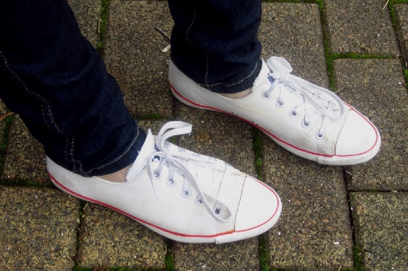 Cara Membersihkan Sepatu Converse: Kanvas, Putih, Suede dan Kulit